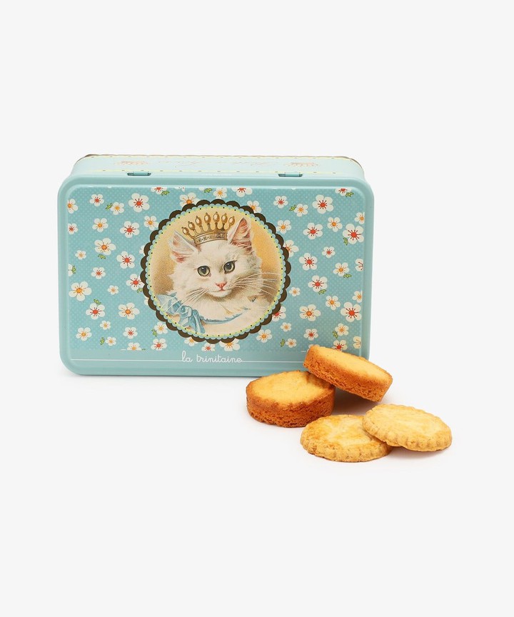 猫の缶とクッキーの画像。