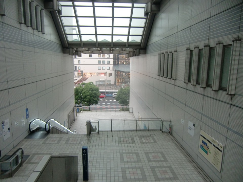 横須賀芸術劇場入り口４階から見下ろす