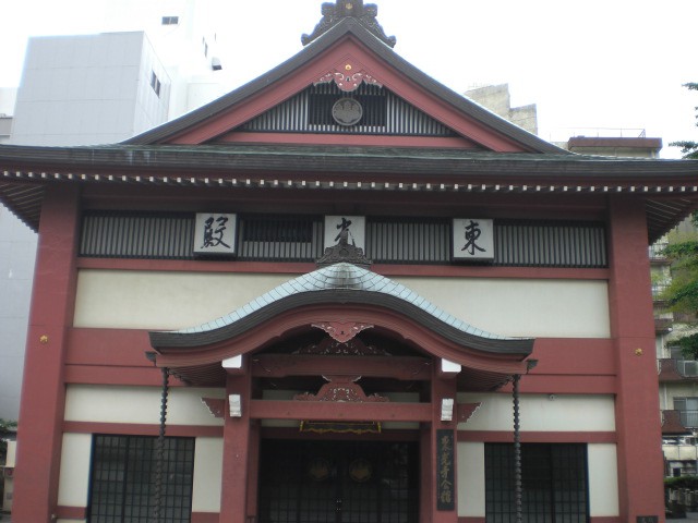 東光寺の境内の西には、大きな東光殿(東光寺会館)があります。