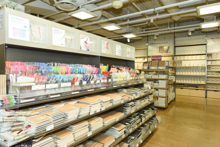 無印良品新宿ペペの文房具売り場