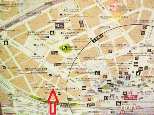 新文芸坐は、マルハンビル３階に入っています。パチンコ店の３階