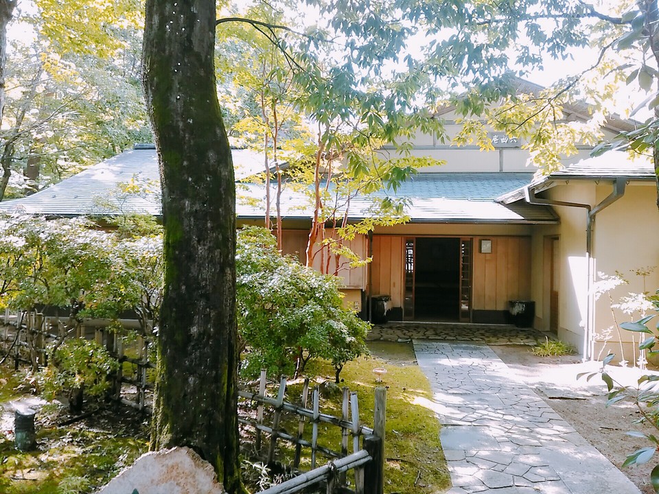 北六番丁公園の中にあります