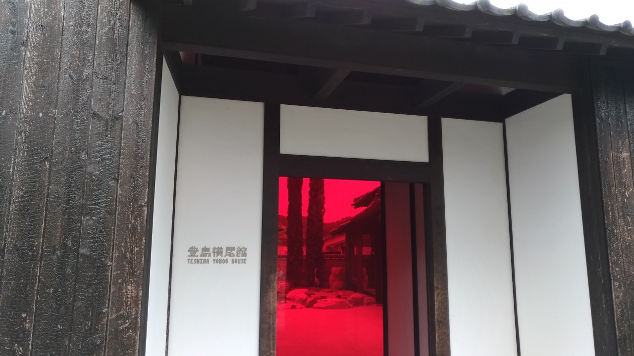 独特の世界観の入り口
