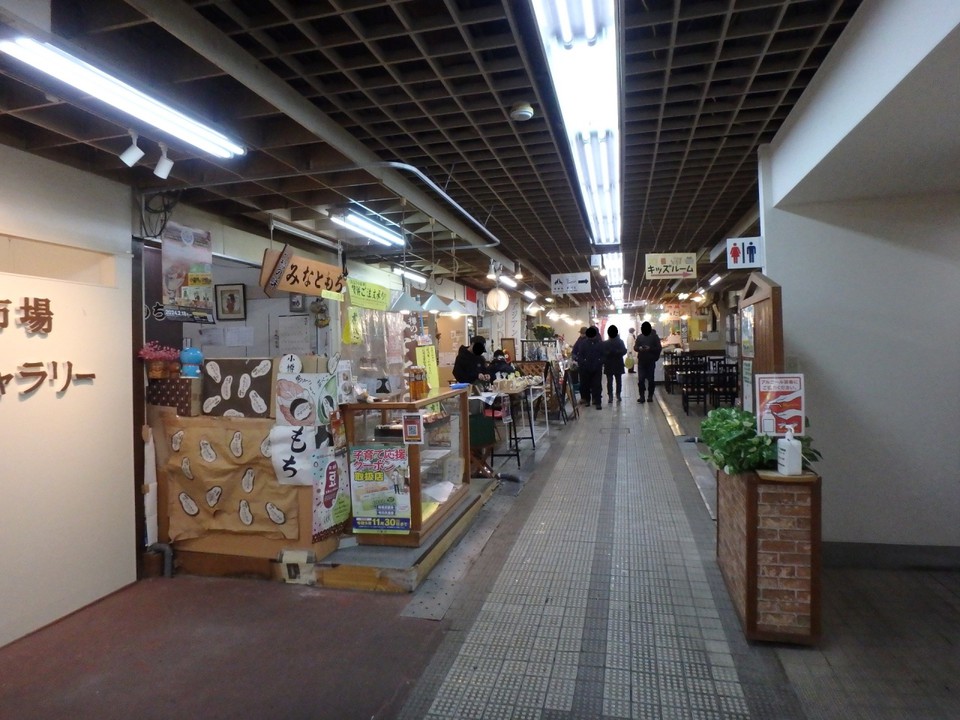 建物内の中央部にある通路