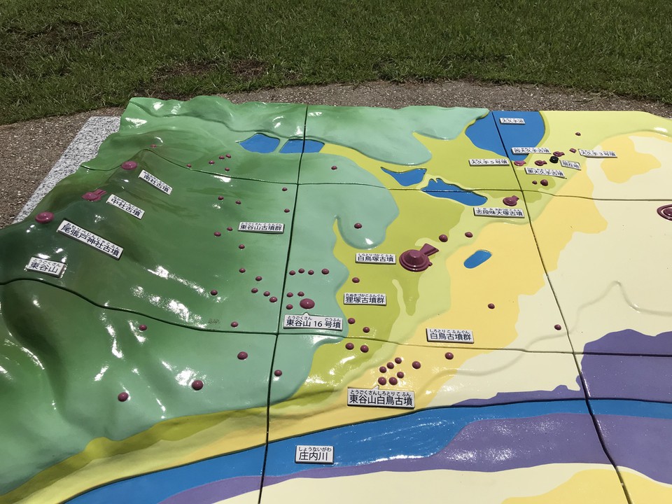 古墳付近の地形説明版