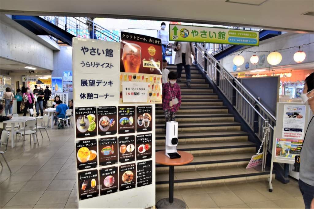 ２階の野菜売り場につながる階段