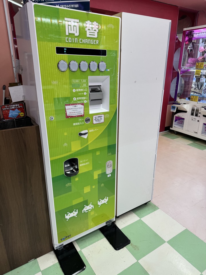 TAITO STATIONの店内の両替機