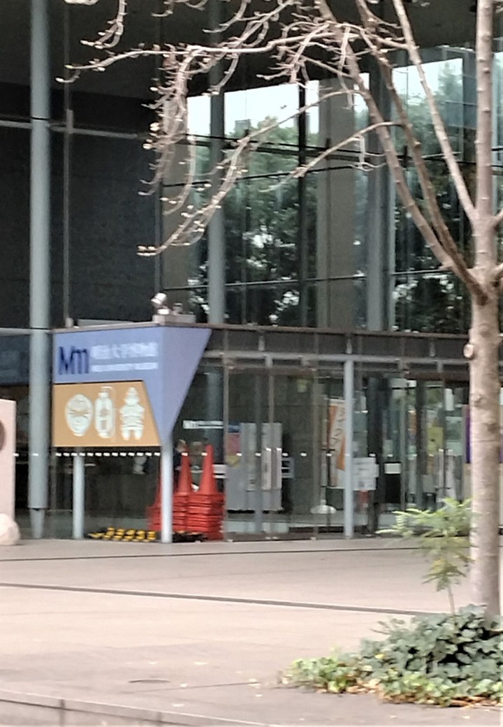 この建物の地下