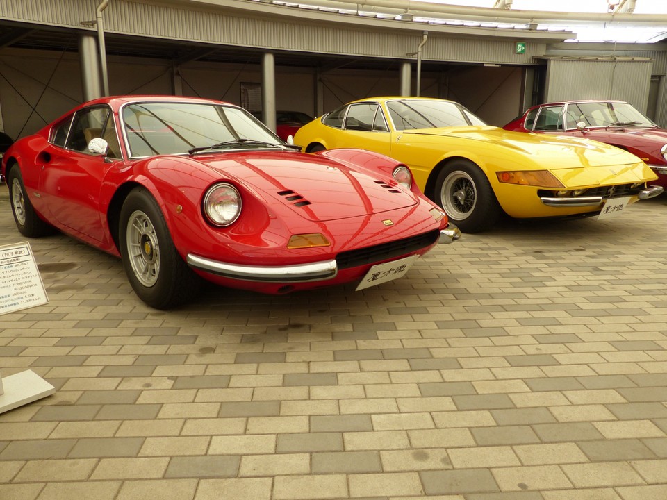 ディノ246ＧＴとフェラーリ・デイトナ。