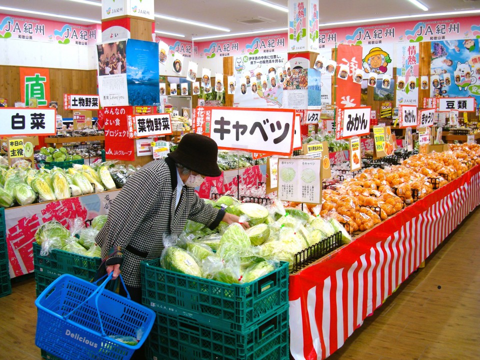 紀州産直 花野果市内です