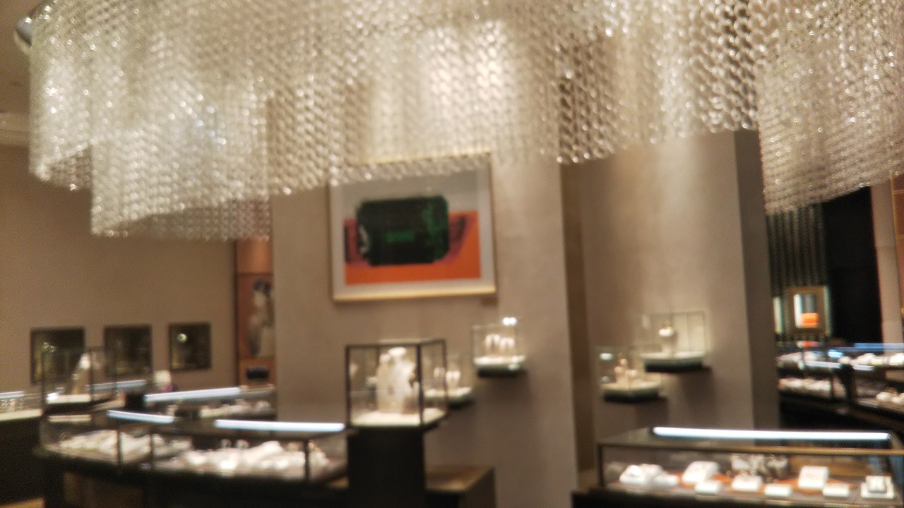 ブルガリ銀座店の内観画像。
