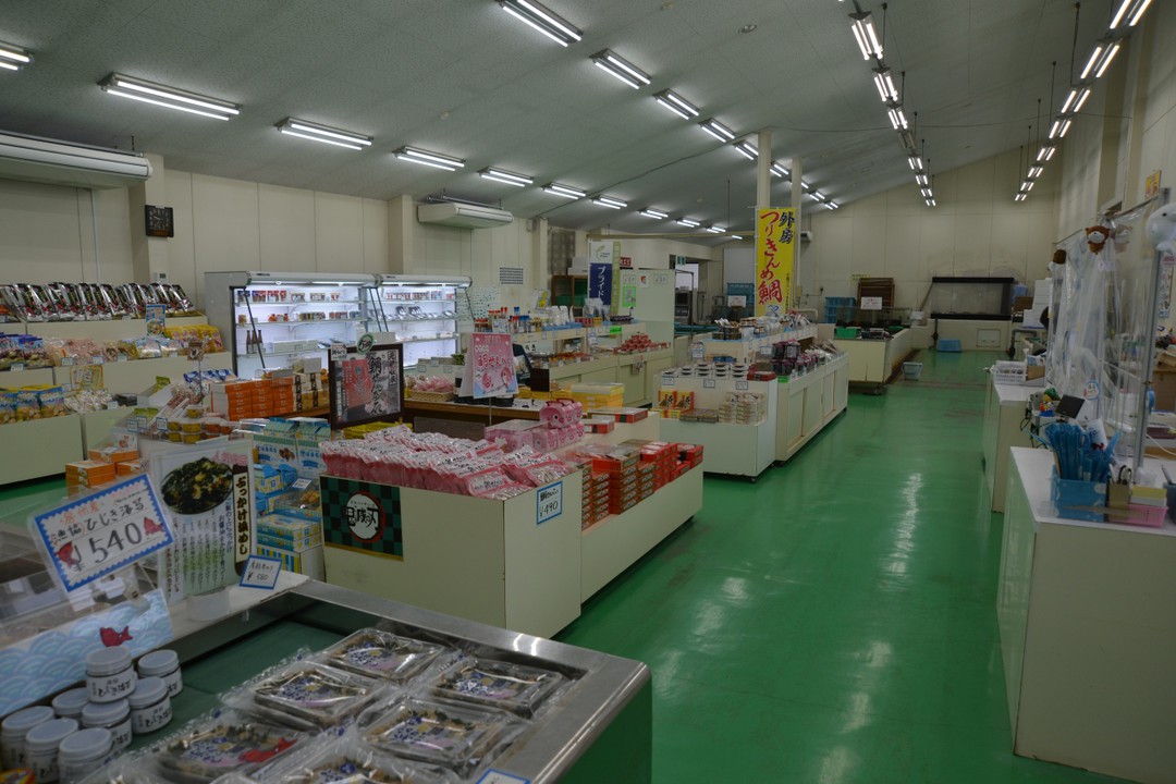 店内にはお土産品がたくさん販売されています。
