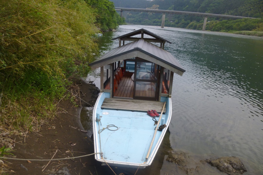 カヌー館の尾形船