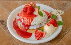 いちごのパンケーキ画像