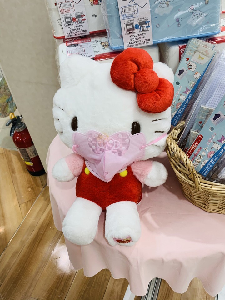 マスク姿のキティちゃん