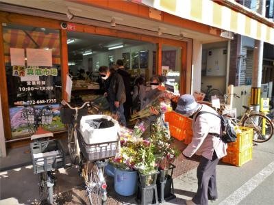 生花は店頭で販売してます