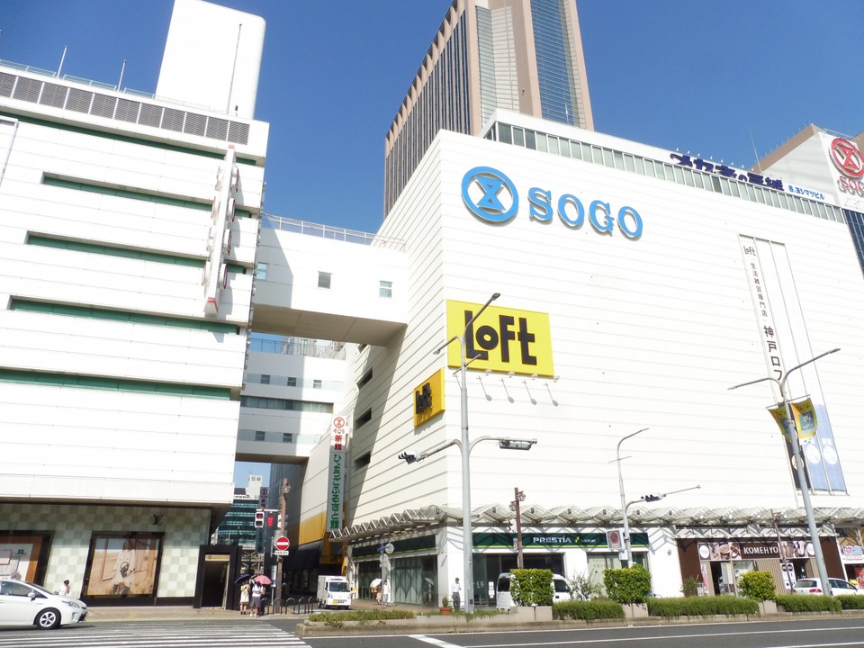 フラワーロード側から本館と新刊を眺めます