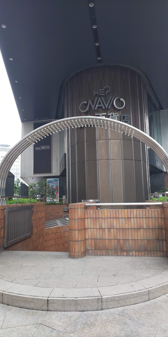 阪急メンズ大阪店の画像。