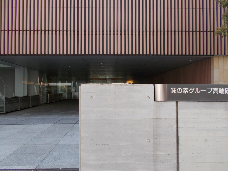 入り口の様子です。門は左手にあります。