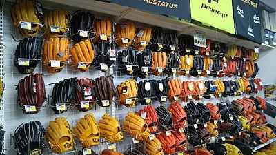 ときわスポーツパシオン横浜店のグローブ売場