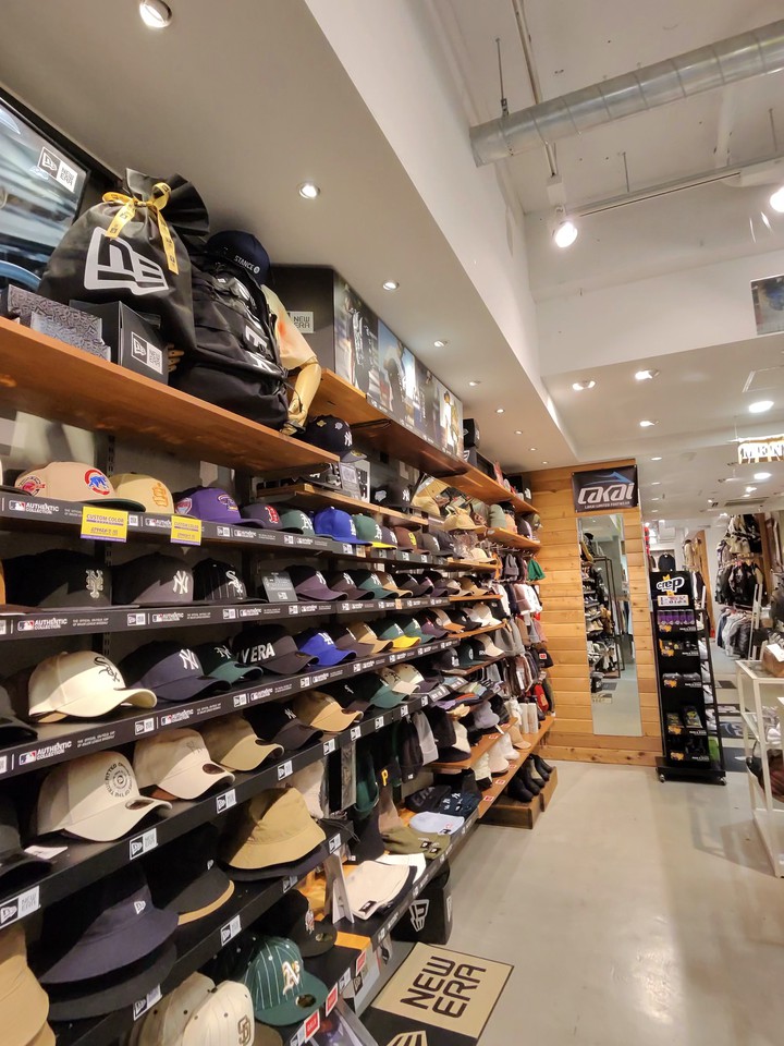 ムラサキスポーツの店内の売り場の様子
