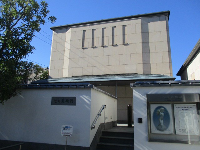 瀟洒な建物です