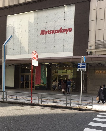 本館に味噌煮込みうどんの山本屋総本家あり