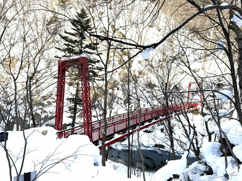 散策路上にあるつり橋