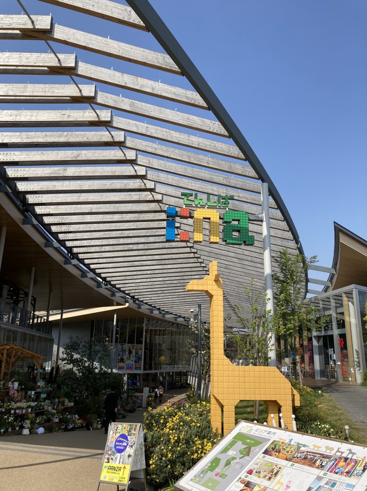 てんしばイーナを出たところ