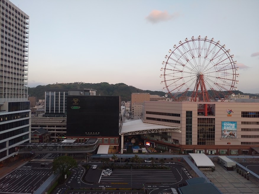 巨大な駅ビル