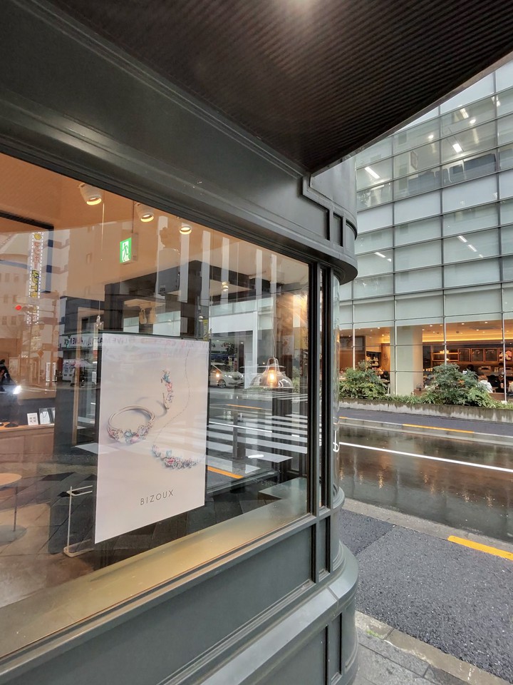 BIZOUX店舗の張り紙