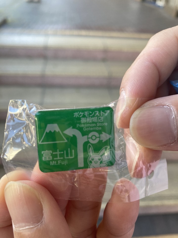 ピンバッジをゲット