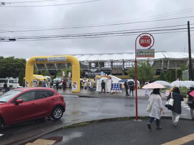 スタジアムへ向かいます。