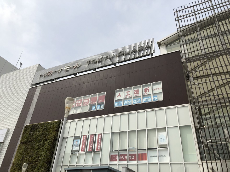 駅直結の店舗入り口