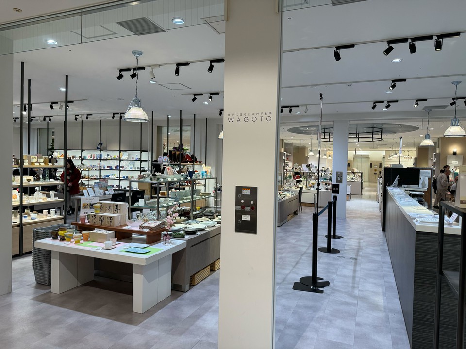 新宿高島屋 和洋食器売り場の外観