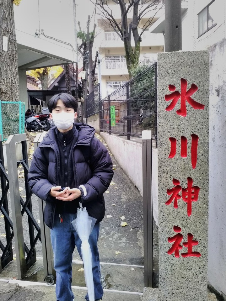 氷川神社内の気象神社参拝記念写真を撮りました