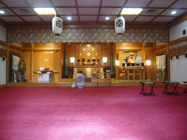 出雲大社東京分祠の本社殿の内部です。真摯な祈りの場所です。