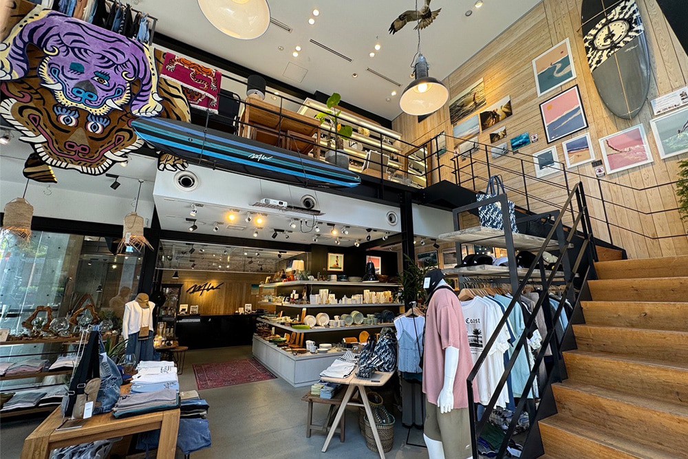 ダブルティー青山店の内観画像。