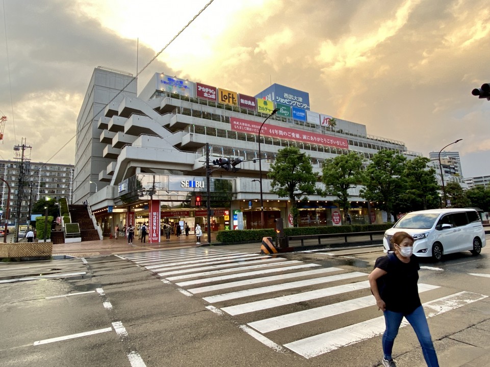 西武大津店、外観。