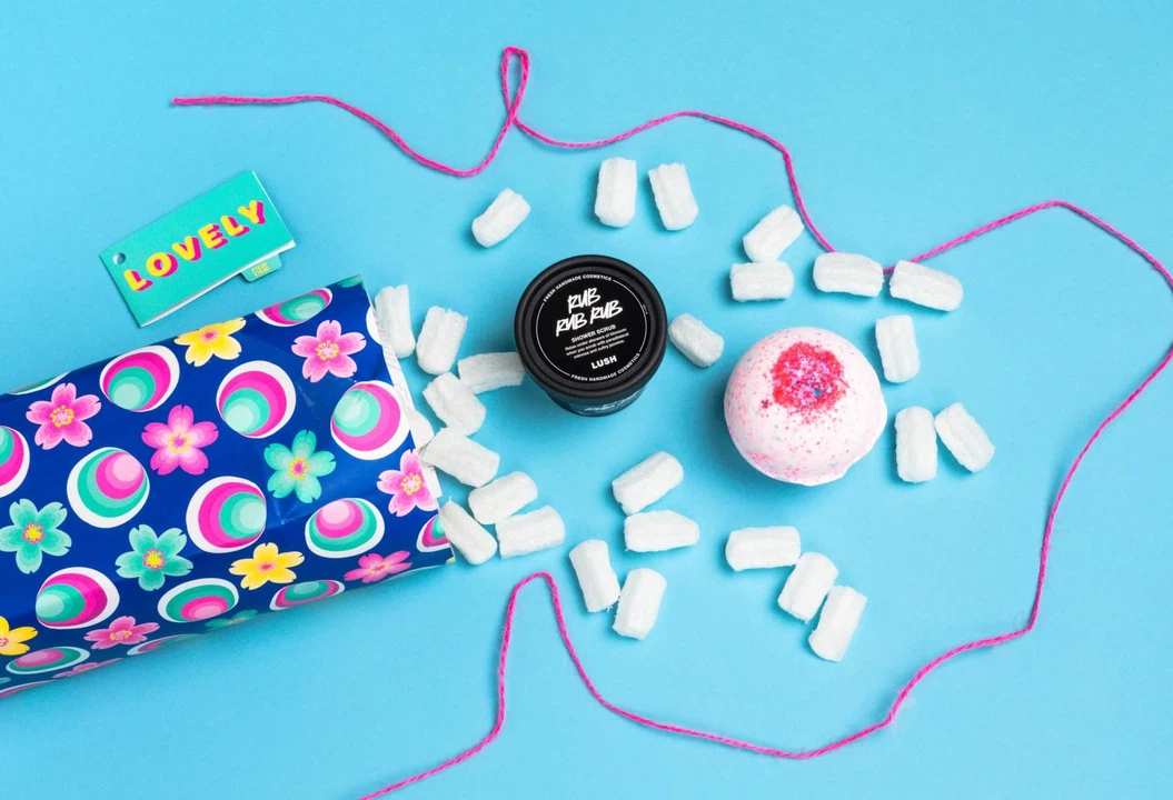 LUSHのバスボムが入ったギフトセット画像。