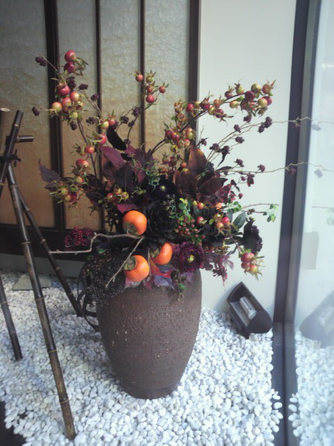 日本の伝統を守るのは、着物の他、生け花の分野もあります。