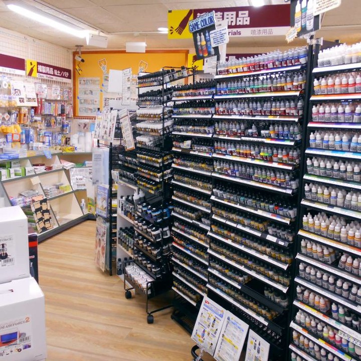 ボークス横浜ショールームの塗装用品コーナー