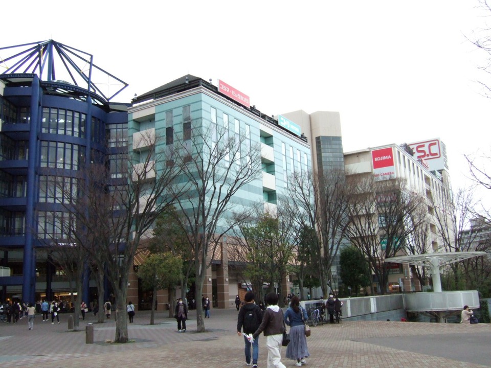 駅前の大きなショッピングセンターです