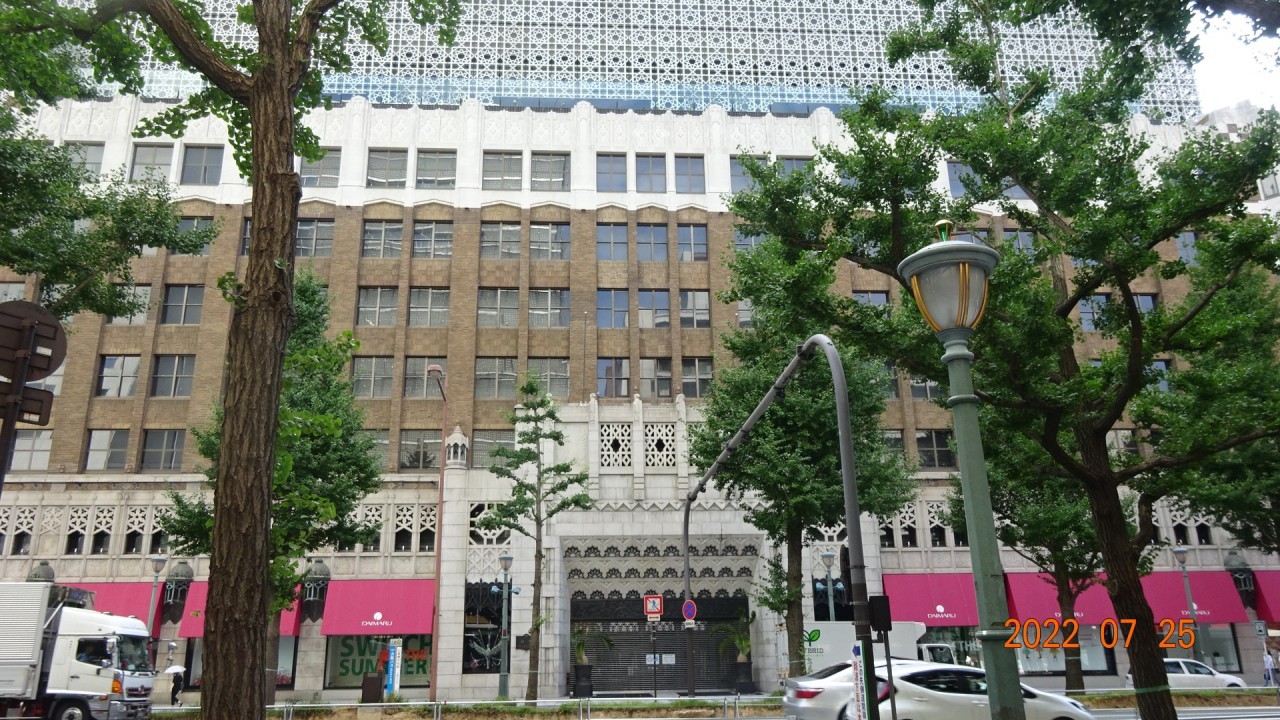 歴史を感じる重厚感のある建物です