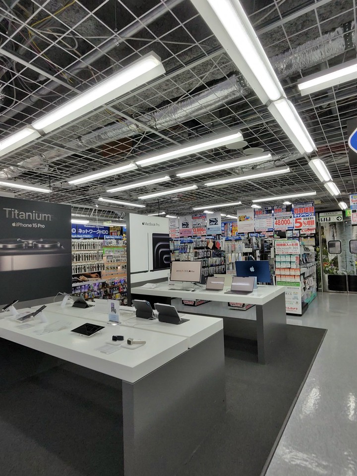 ヨドバシカメラの店内の売り場の様子