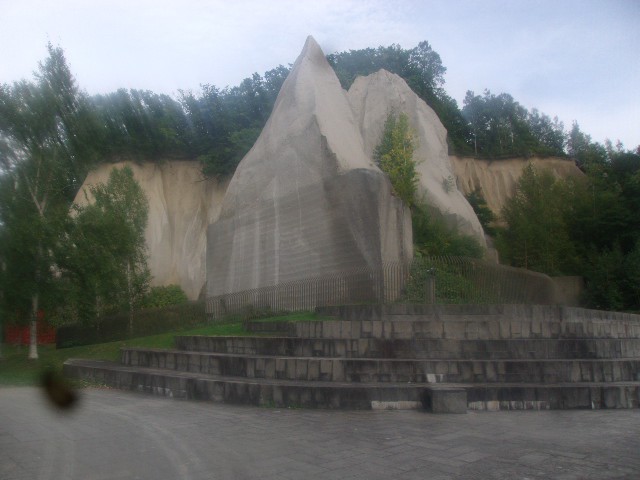 ダイナミックな札幌軟石の様子