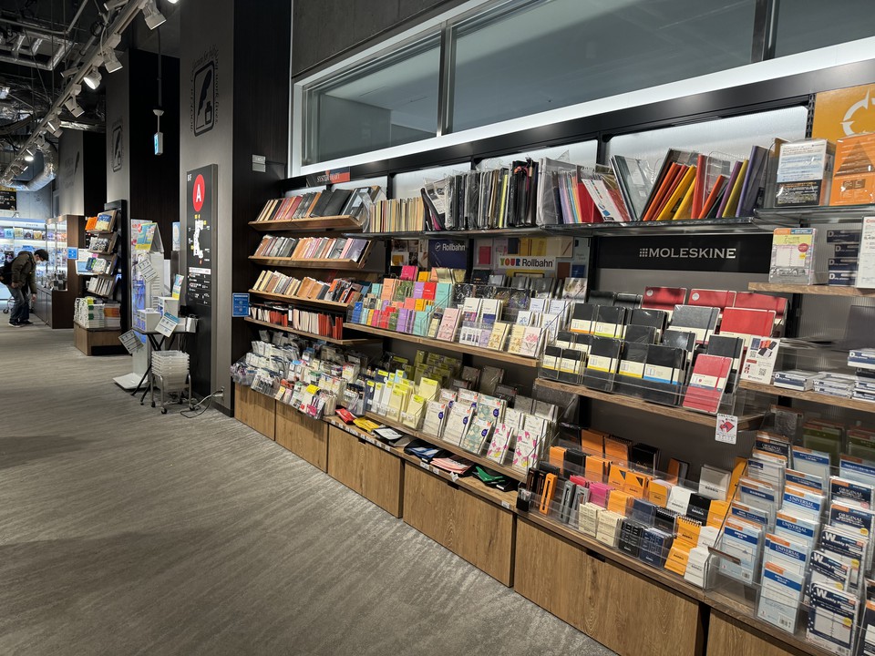 Book1st.店舗の文房具売場
