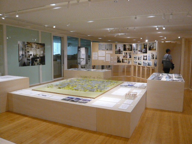 デザインハブの展示現場です。斬新なデザインの源はアイデアです