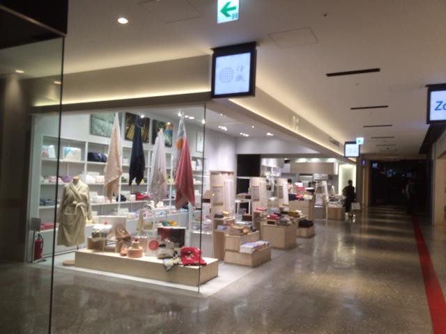 とても明るくて清潔感のある店内です