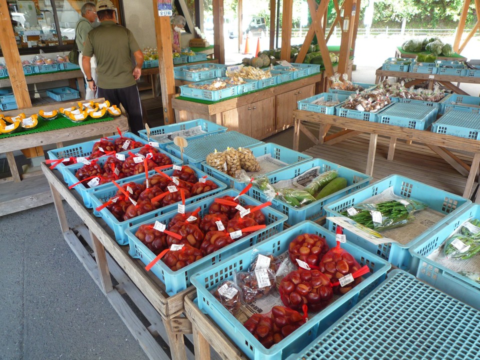 店頭には季節の野菜　栗